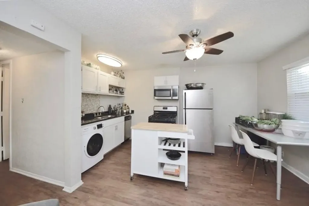 2401 Manor Road Austin TX 78722