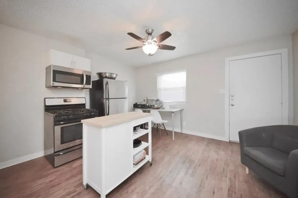 2401 Manor Road Austin TX 78722
