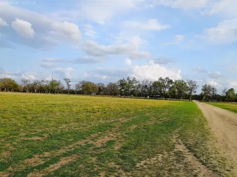 1042 Los Ranchitos Road Cameron TX 76520