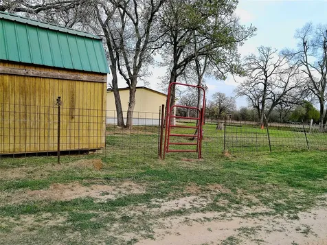 1042 Los Ranchitos Road Cameron TX 76520
