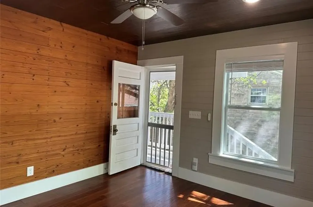 1223, 1223 1/2 & 1225 S Austin Avenue S Georgetown TX 78626
