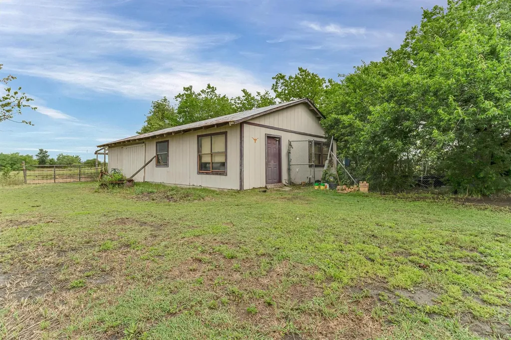 12800 Quarterhorse Drive Elgin TX 78621