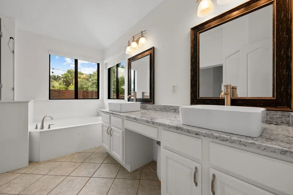 6110 Ginita Lane Austin TX 78739