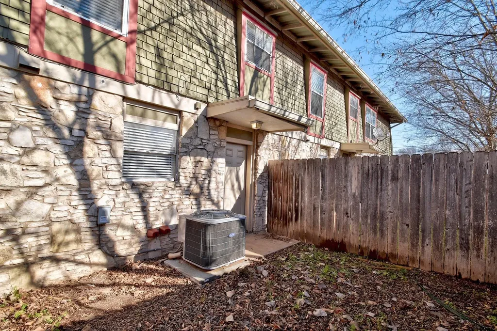 1704 E.m. Franklin Avenue Austin TX 78721