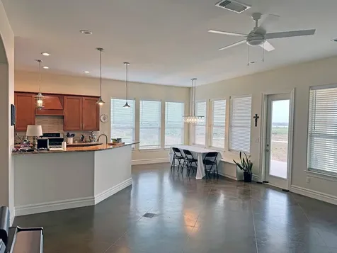 591 E Burgundy Street Port O'connor TX 77982