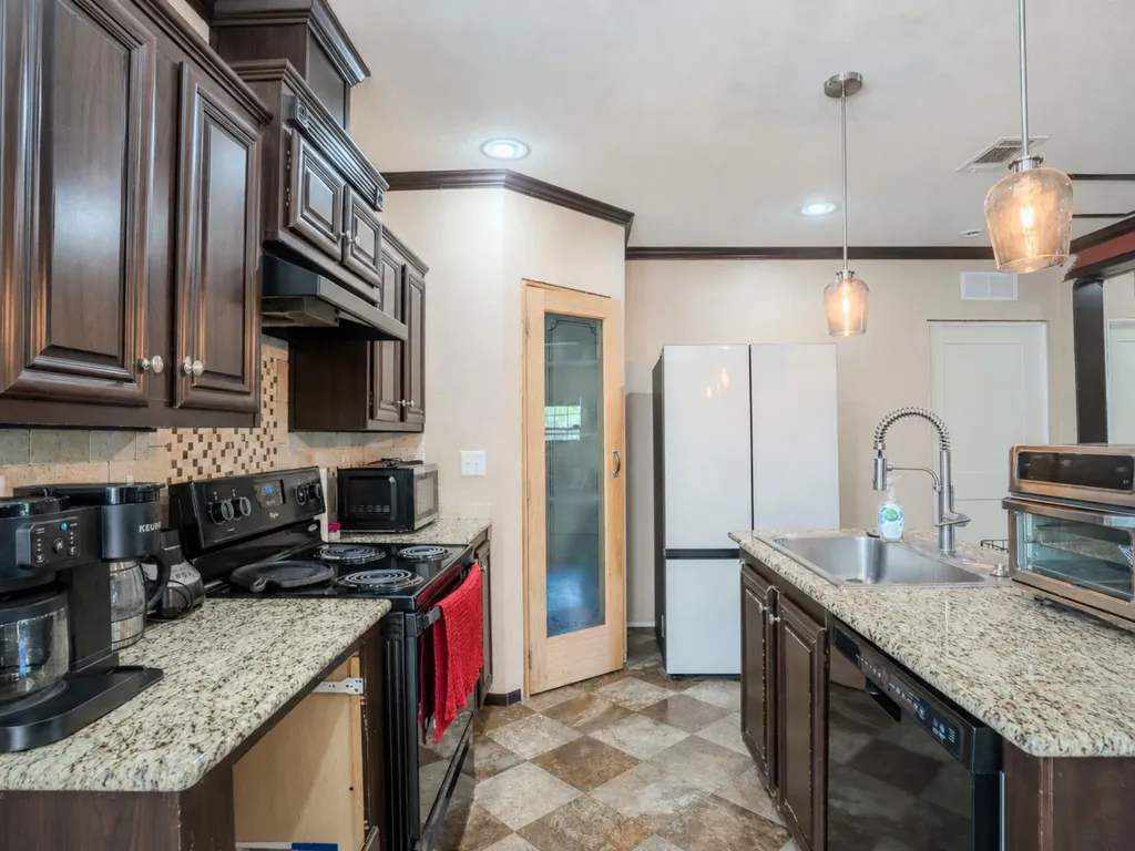 100 Northridge Lane Martindale TX 78655