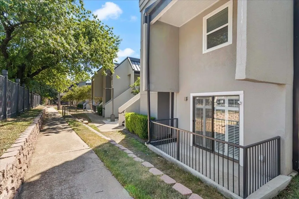 935 La Posada Drive Austin TX 78752