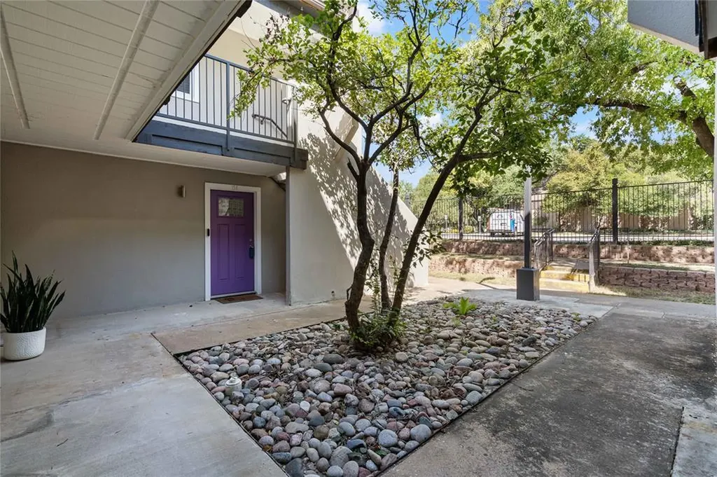 935 La Posada Drive Austin TX 78752