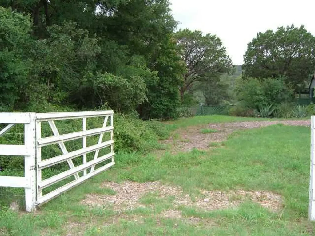 18201 Gregg Bluff Road Jonestown TX 78645