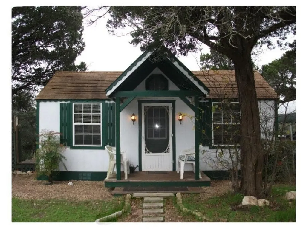 18201 Gregg Bluff Road Jonestown TX 78645