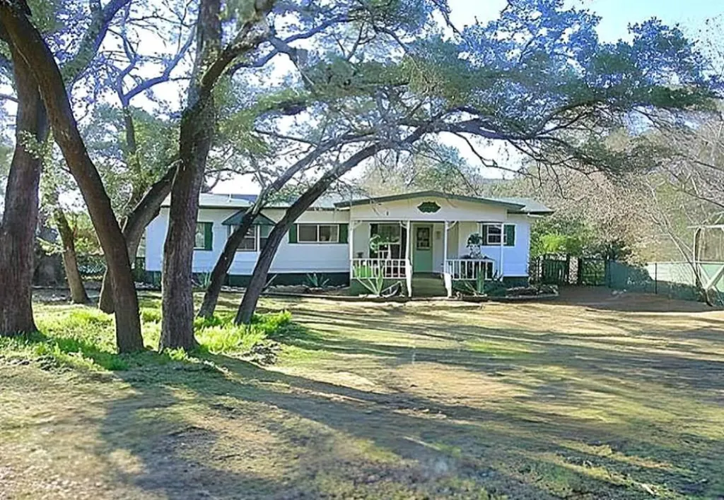 18201 Gregg Bluff Road Jonestown TX 78645