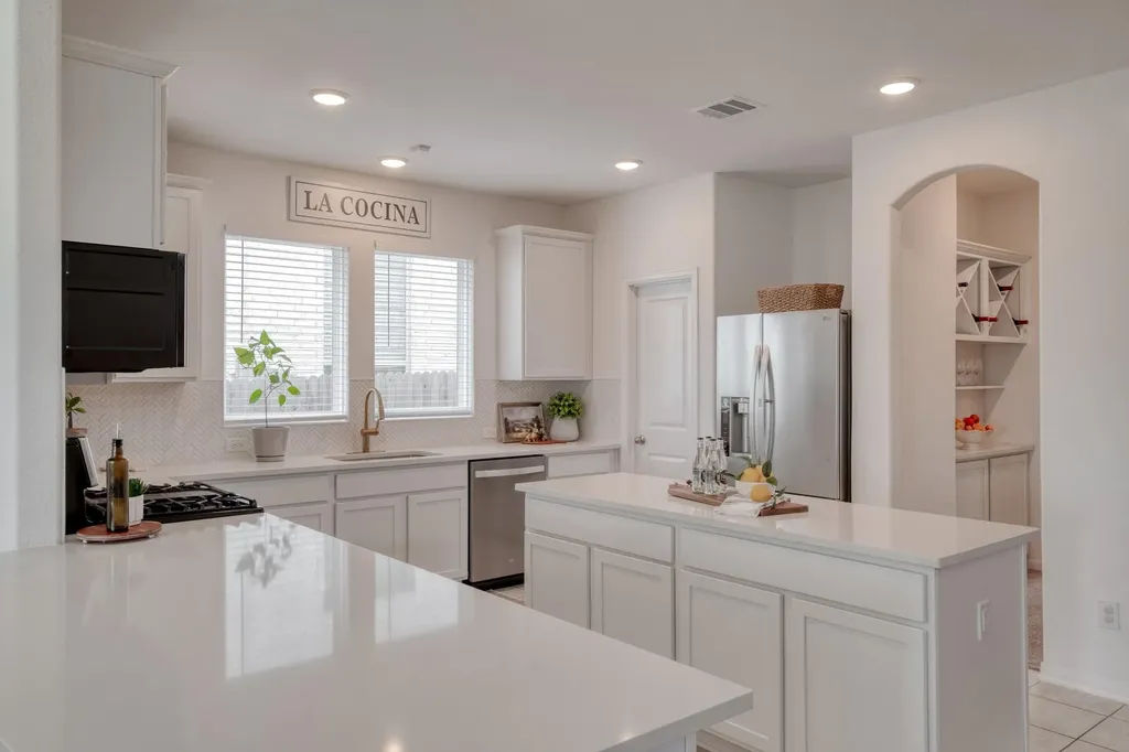 6144 Teodoro Bend Round Rock TX 78665