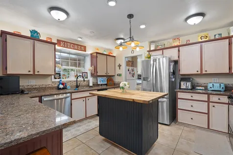 1172 County Road 418 Thorndale TX 76577