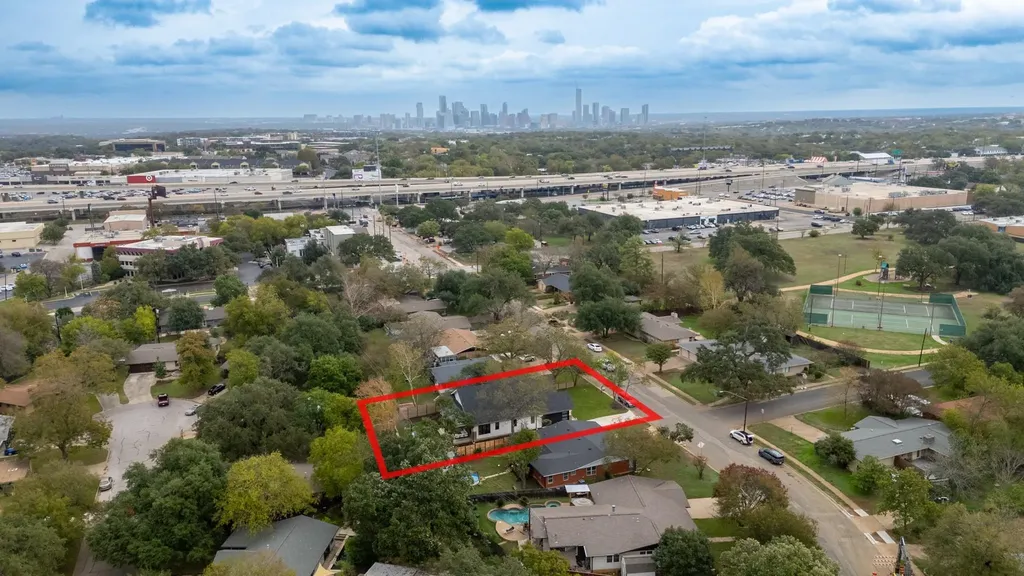 4510 Pack Saddle Pass Austin TX 78745