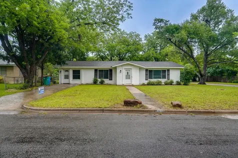 1800 Grace Street Taylor TX 76574