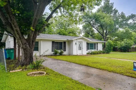 1800 Grace Street Taylor TX 76574