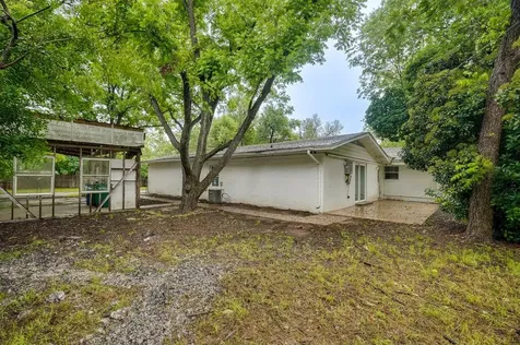 1800 Grace Street Taylor TX 76574