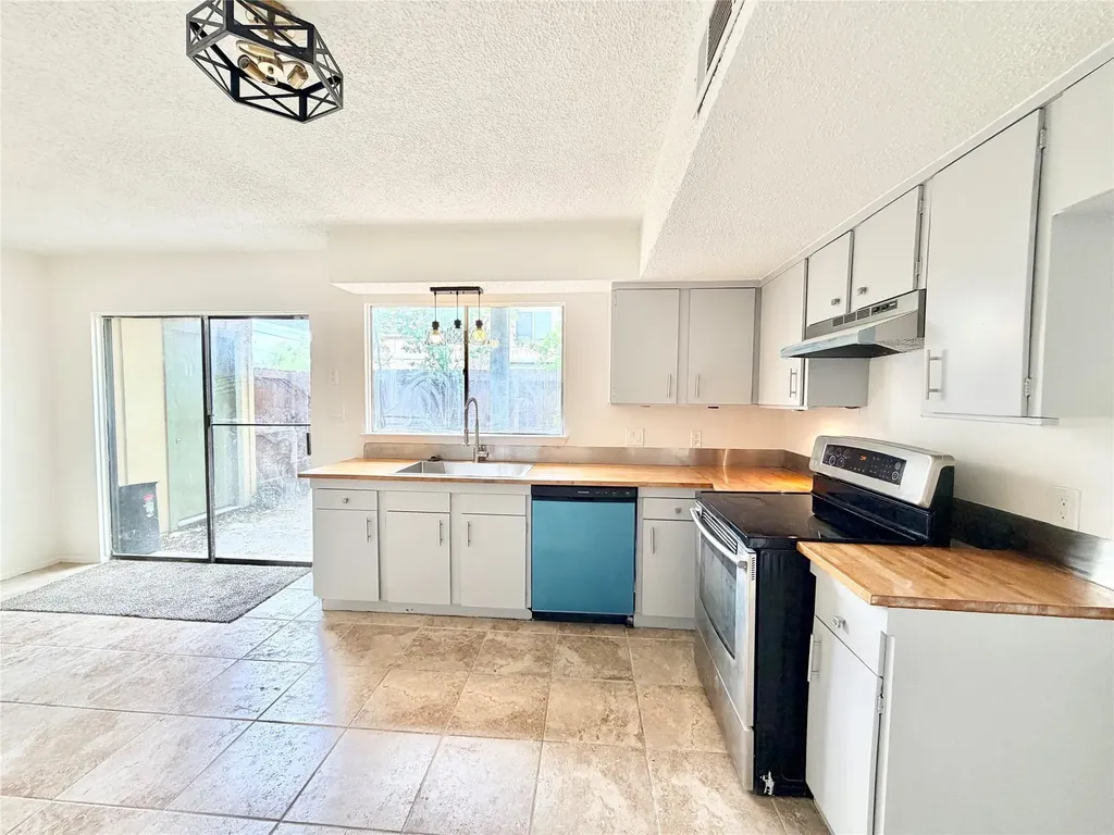 9623 Covey Ridge Lane Austin TX 78758