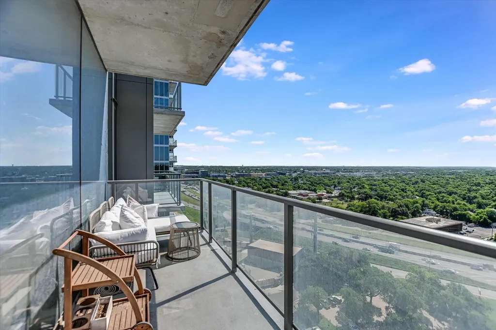 44 East Avenue Austin TX 78701