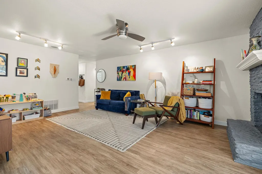 5702 Palo Blanco Lane Austin TX 78744