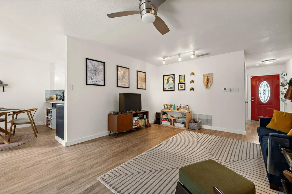 5702 Palo Blanco Lane Austin TX 78744