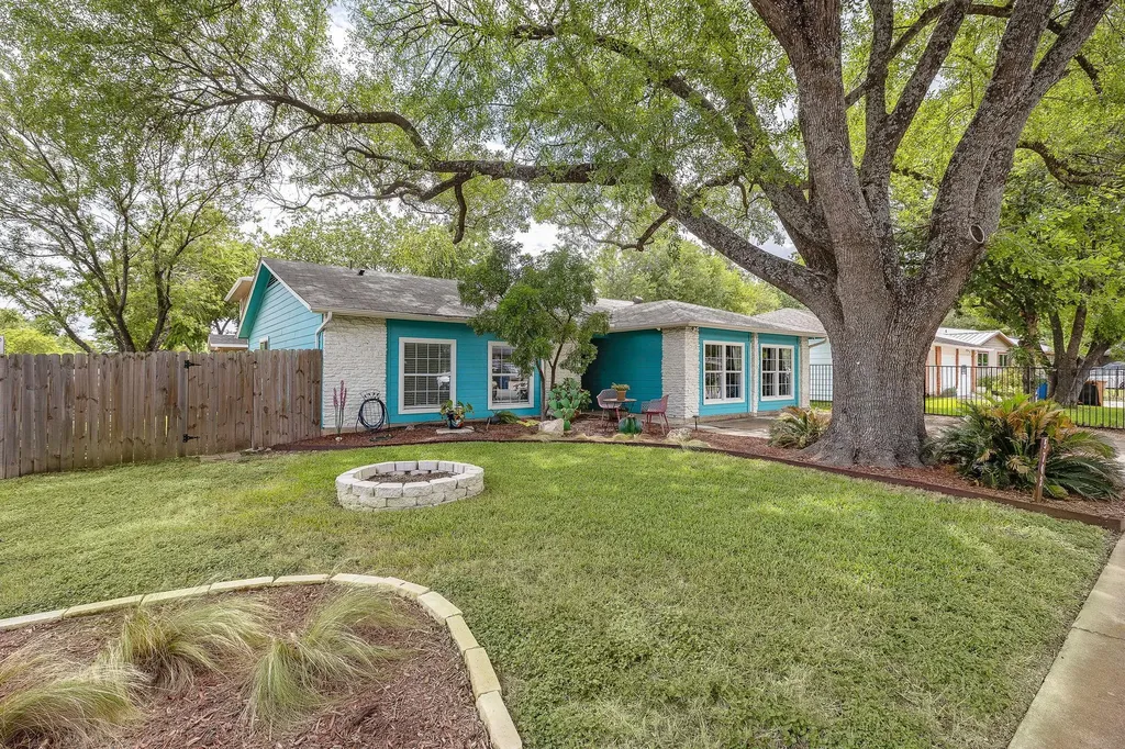 5702 Palo Blanco Lane Austin TX 78744