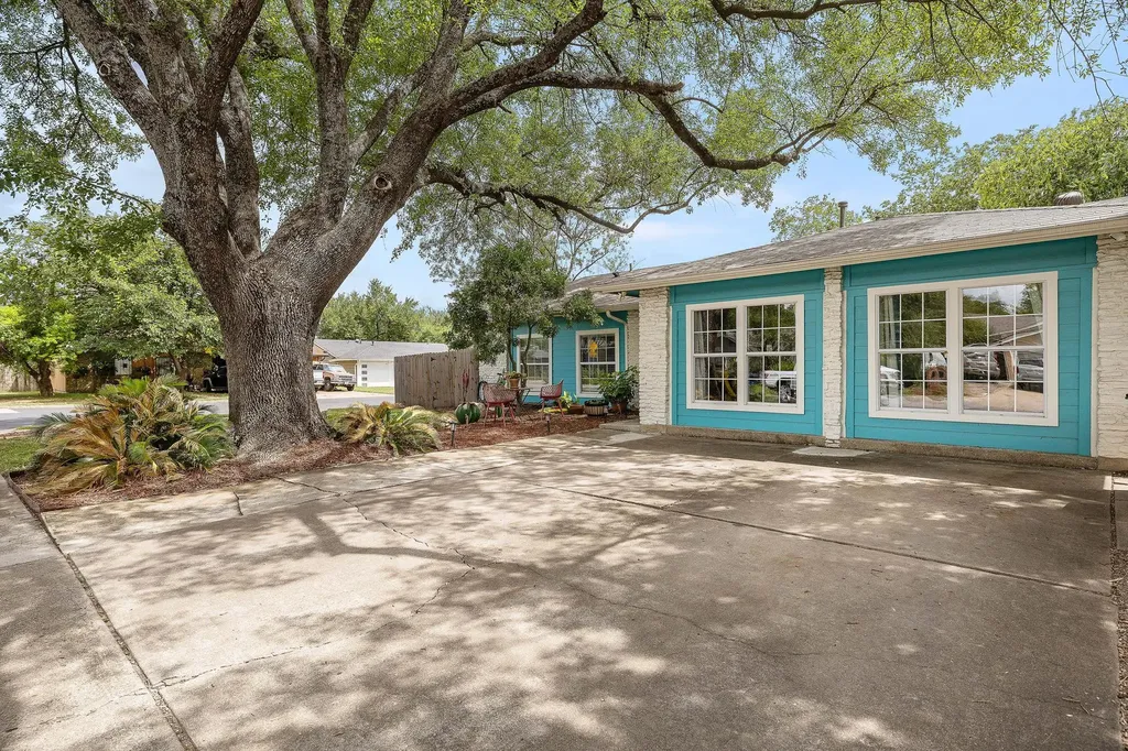 5702 Palo Blanco Lane Austin TX 78744