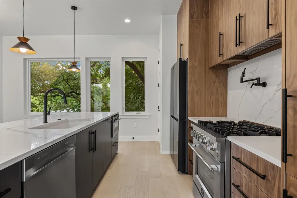 100 W Odell Street Austin TX 78752