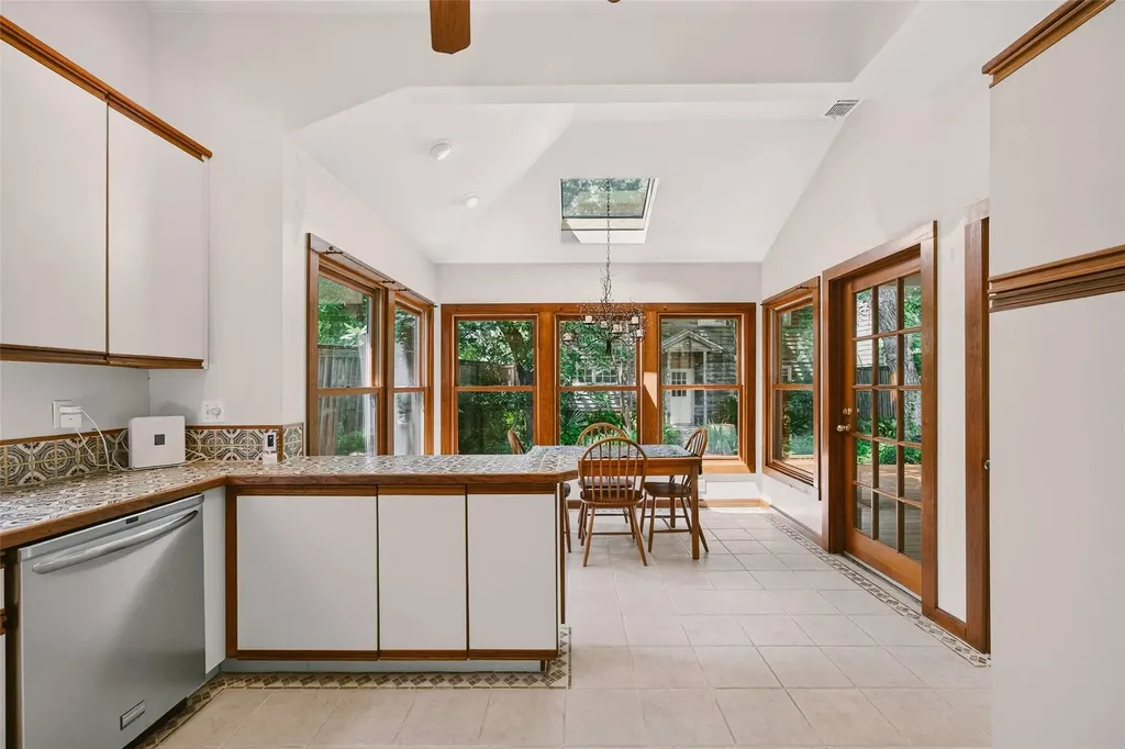 812 W 10th Street Austin TX 78701