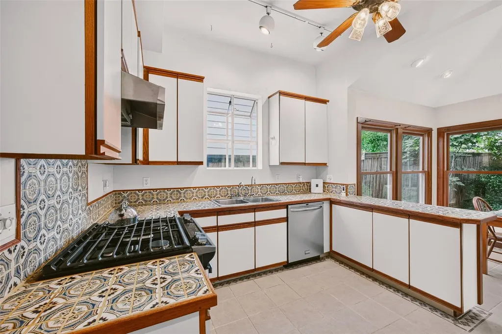 812 W 10th Street Austin TX 78701