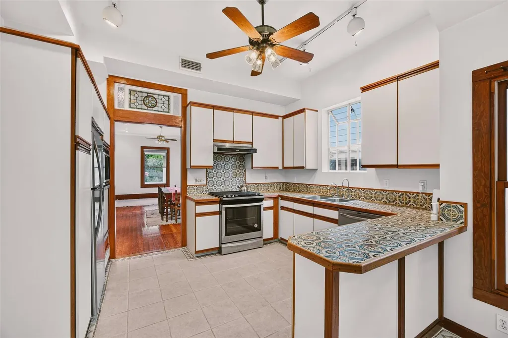 812 W 10th Street Austin TX 78701