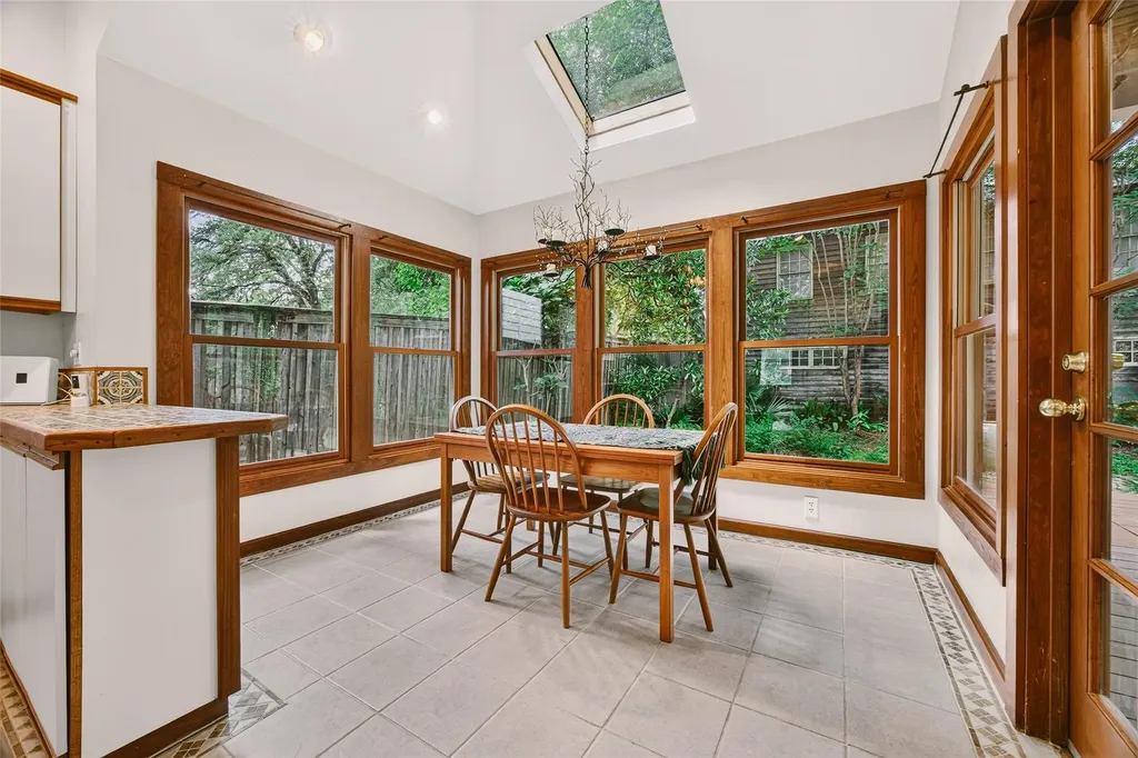 812 W 10th Street Austin TX 78701