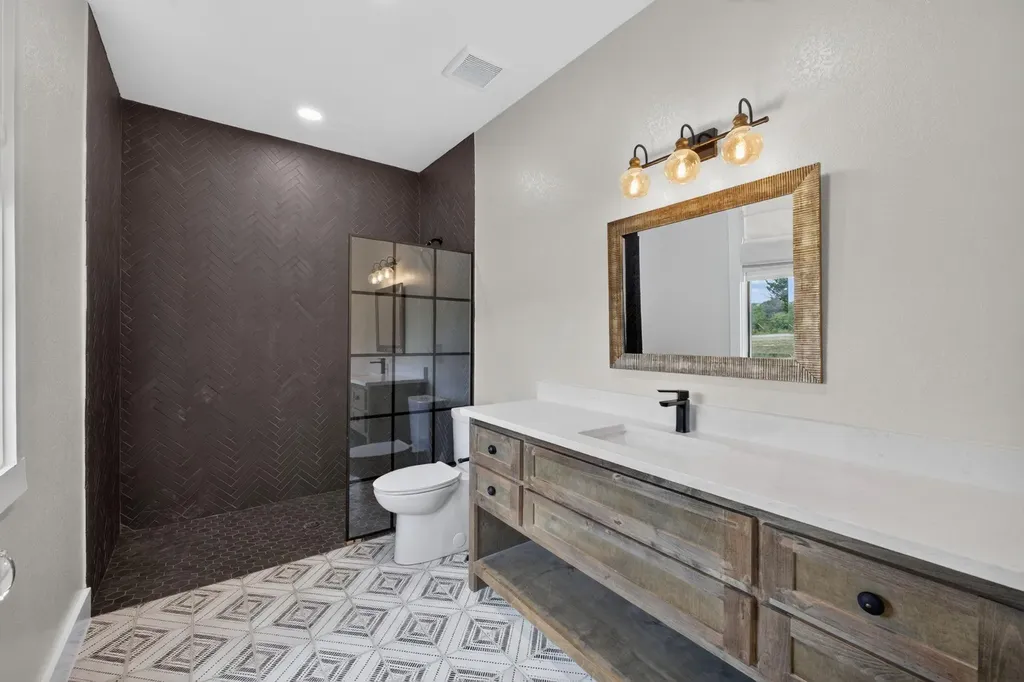 1215 Private Road 7039 Lexington TX 78947