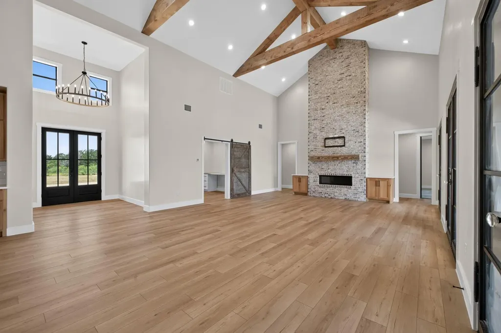 1215 Private Road 7039 Lexington TX 78947