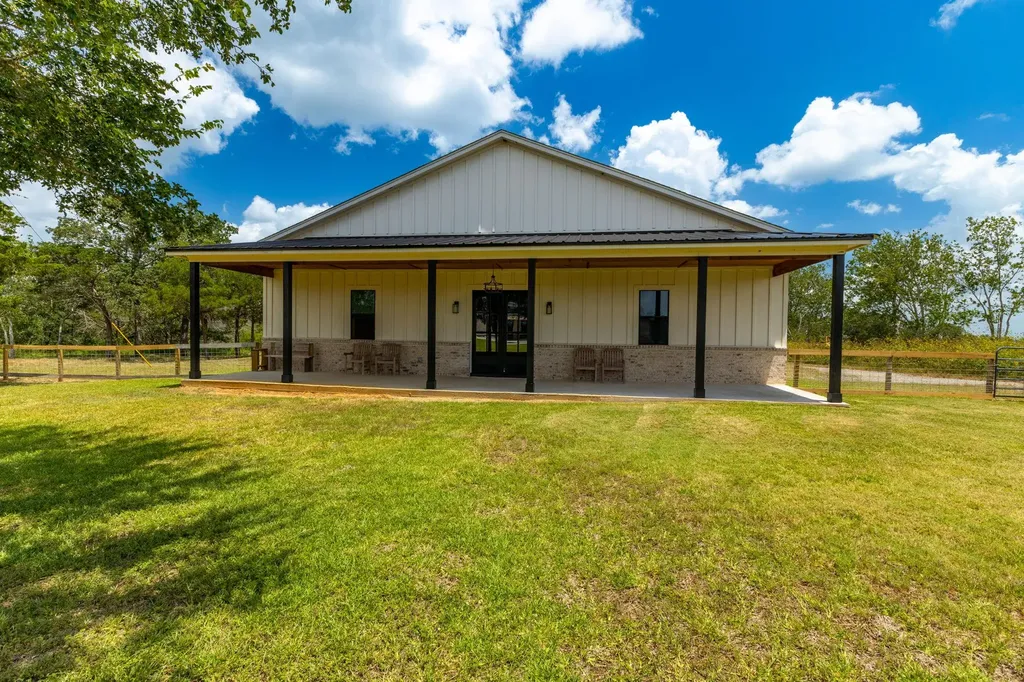 1215 Private Road 7039 Lexington TX 78947