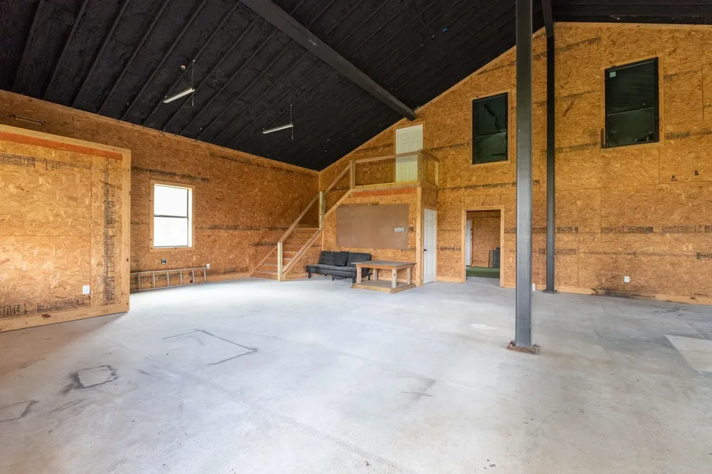 1215 Private Road 7039 Lexington TX 78947