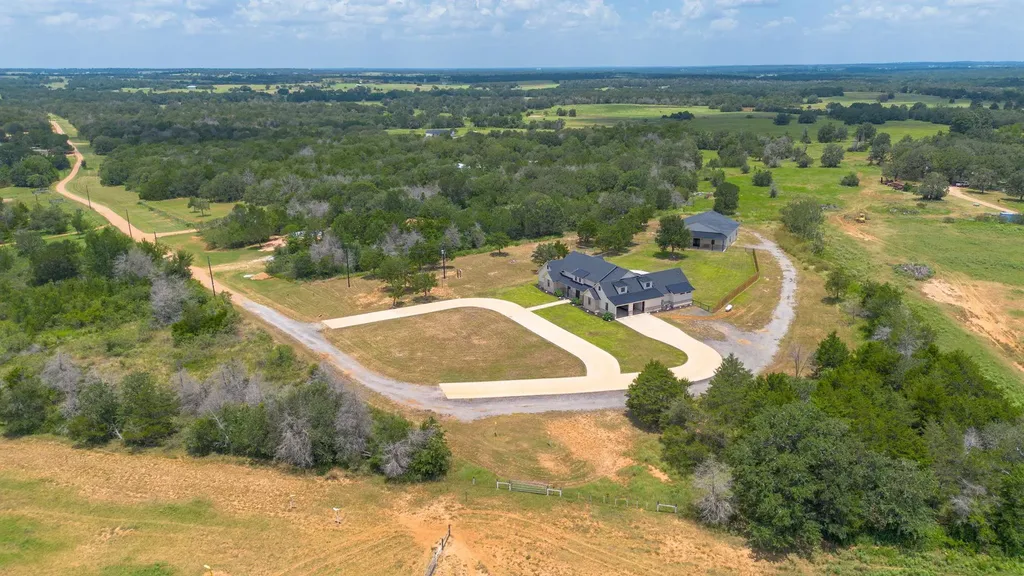 1215 Private Road 7039 Lexington TX 78947