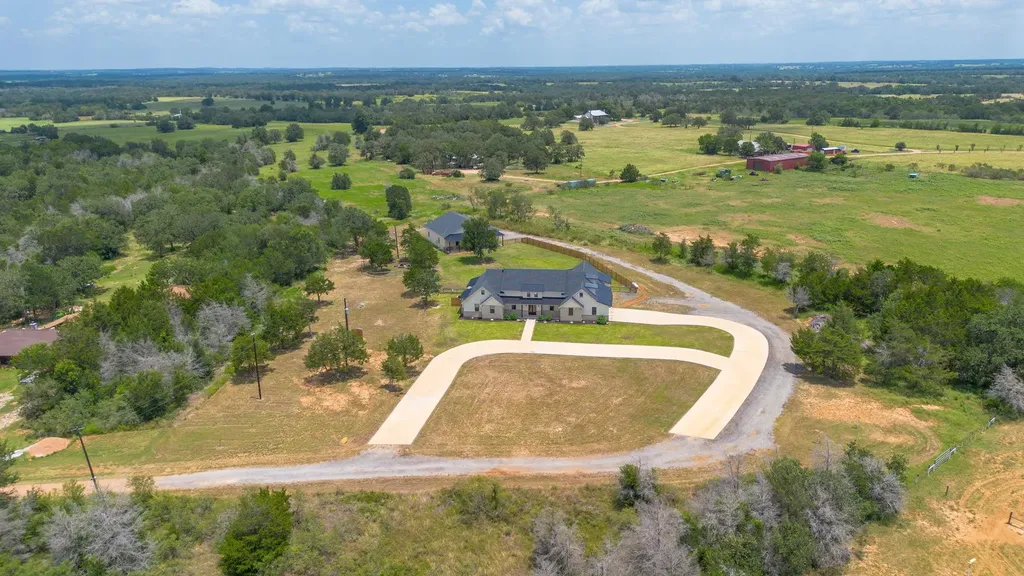 1215 Private Road 7039 Lexington TX 78947