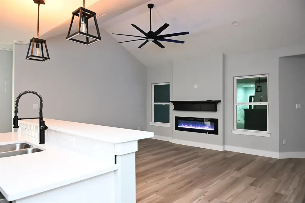 516 N Hackberry Avenue Luling TX 78648