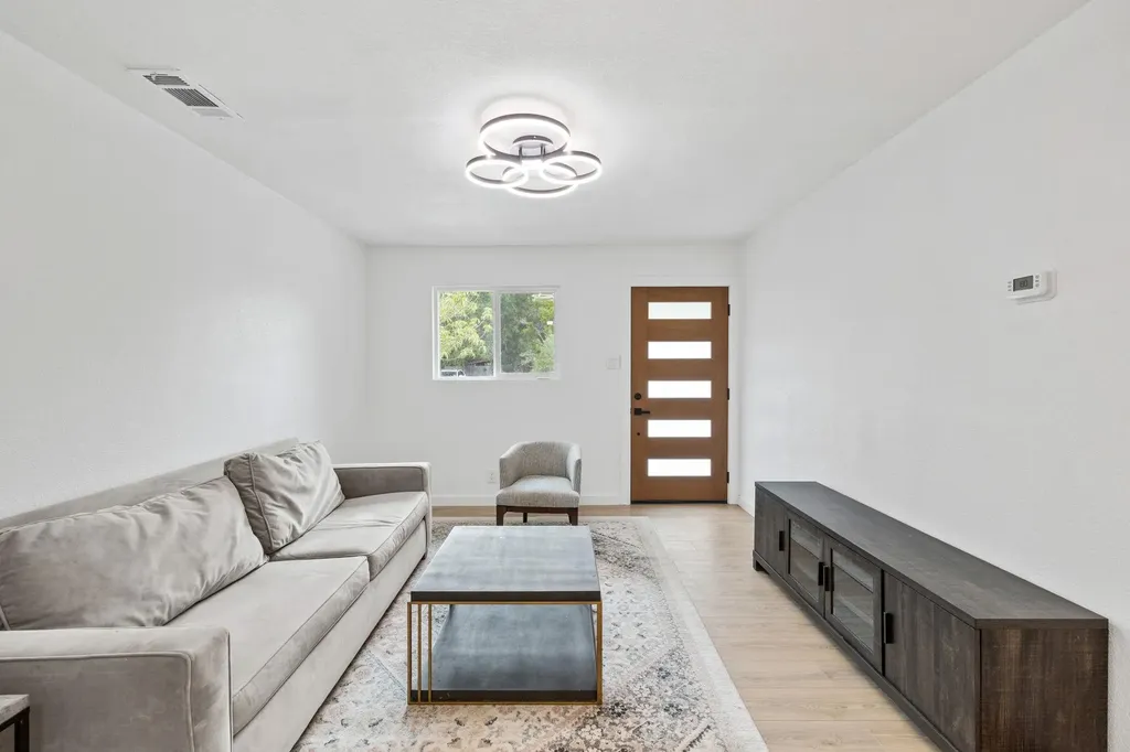 4908 Hawk Cove Austin TX 78745