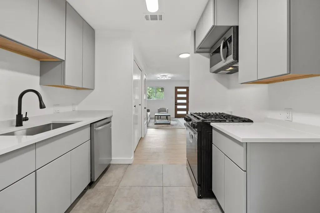 4908 Hawk Cove Austin TX 78745