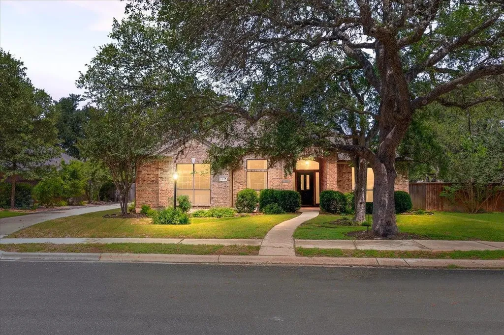 3745 Whitt Loop Austin TX 78749