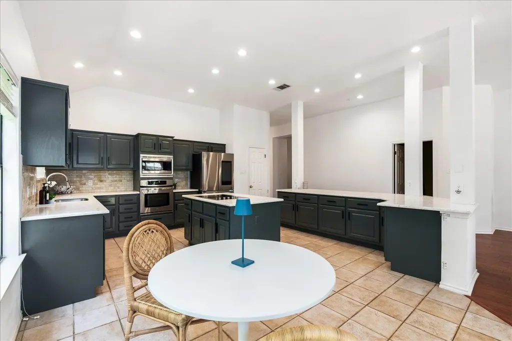 3745 Whitt Loop Austin TX 78749