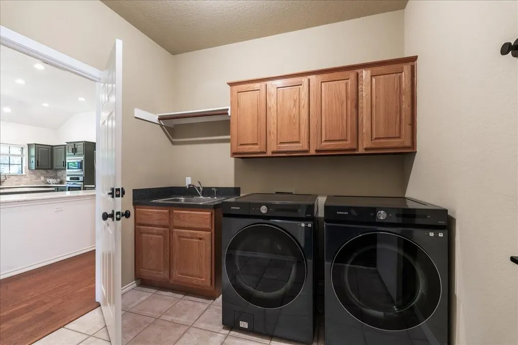 3745 Whitt Loop Austin TX 78749