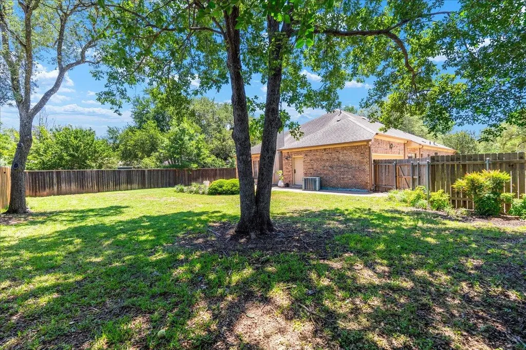3745 Whitt Loop Austin TX 78749