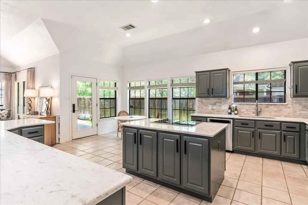 3745 Whitt Loop Austin TX 78749