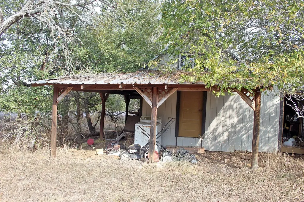 7887 Pettytown Road Red Rock TX 78662