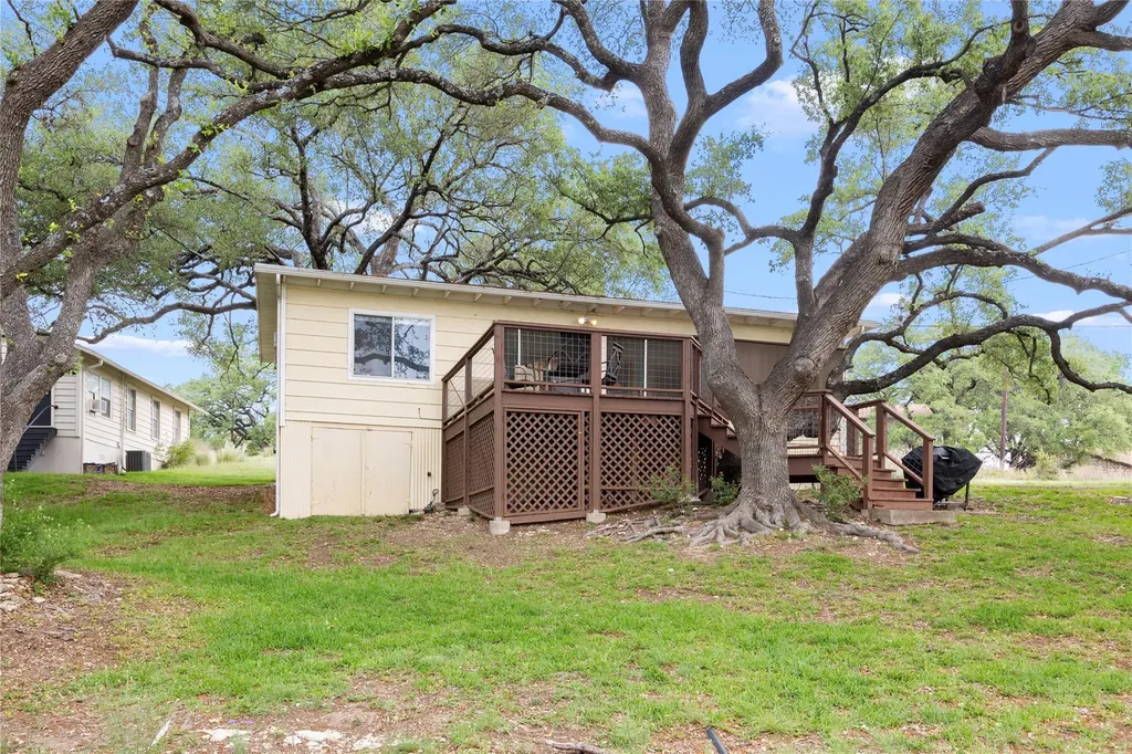 1131 Edgewater Drive Spicewood TX 78669