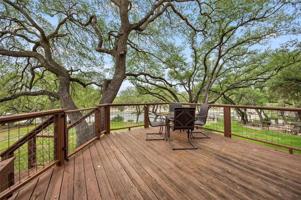 1131 Edgewater Drive Spicewood TX 78669