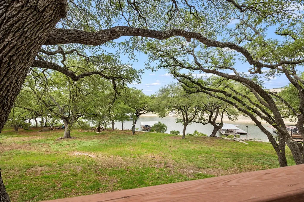 1131 Edgewater Drive Spicewood TX 78669